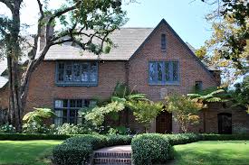 Hancock park is bounded by wilton place on the east, melrose avenue on the north, highland avenue on the west, and olympic boulevard and wilshire boulevard on the south. Hancock Park Thelahome