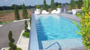 Amenagement D Un Terrain Sur Pente Pour Une Piscine Piscines Modernes Piscine Amenagement Exterieur