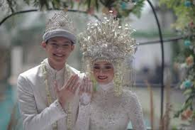 Kemesraan rey mbayang dan dinda hauw saling gombal pake lagu mp3 duration 2:17 size 5.23 mb / dinda rey ku 12. Menikah 10 Perjalanan Manis Kisah Cinta Dinda Hauw Dan Rey Mbayang