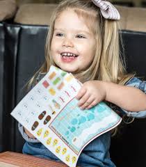 DeeDee & Dooley's Potty Progress Game/Chart In One: Static Cling Daily  Potty Training Aid + BONUS Keepsake Certificate : Amazon.ca: Everything Else