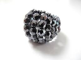 Bague Brillante Anthracite En Perles A Facettes Et Rocailles Art 1 Bague Par Brin De Perle Idees Creaaaaa Bijoux De Mariee Indienne Creations Et Boules Et Billes