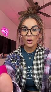 Chelsea Devore's Instagram, Twitter & Facebook