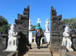 Padahal jika anda jeli, wilayah gunung kidul masih membentang ke arah barat pantai baron. 10 Gambar Pantai Ngobaran Tiket Masuk Lokasi Fasilitas Travelingan Net