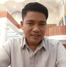 Floyd Mayweather is the greatest defensive fighter of all time. Haters,  man, because he beat your favorite fighters. The man is rich, handsome, a  good fighter who never lost. I would be