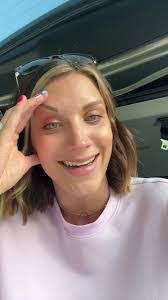 Jessica Gibson's Instagram, Twitter & Facebook