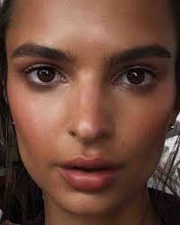 Makeup Artist Represented By The Wall Group Wme Img Snapchat Hungvanngo Www F Emily Ratajkowski Eyebrows Emily Ratajkowski Makeup Emily Ratajkowski Lipstick