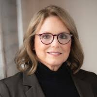 Leanne Powers's Instagram, Twitter & Facebook