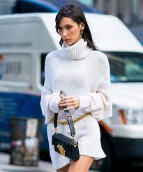 Jenna perry is the chic hair colorist behind the manes of dua lipa, bella hadid, emily ratajkowski and more. Bella Hadid Got A New Hair Color For Victoria Secret