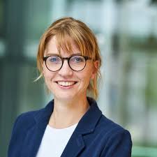 Die Radtour „Landsberg und der Nationalsozialismus“ nimmt Euch mit in die  Zeit von 1923 bis 1958. Museumsleiterin Sonia Schätz,  Kulturwissenschaftlerin Carolin Keim und Hörfunkjournalistin Sabine  März-Lerch haben die Radtour gemeinsam entwickelt. Die