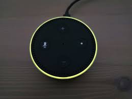 Also entweder ist ein bestelltes amazon paket unterwegs oder angekommen oder eine andere wichtige information wartet auf den abruf. Alexa Blinkt Gelb Das Bedeutet Es Wenn Der Amazon Echo Leuchtet