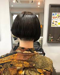htm1173 instagram 個性派ショート 左右長さを変えてアシメに この子の個性を引き立てるヘア サイドは 耳たぶ見えるくらいが可愛いんです ピアスも映えるし 前髪伸ばして早くトランクスにならないとwww いつもありがとう ボブヘア