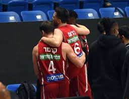 מכבי פתחה טוב עם דאנק מהדהד של ז'יז'יץ', שאליו התלוו שתי שלשות מדויקות של ווילבקין. Wlzf1uazbfreqm