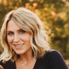 Amanda Conrad's Instagram, Twitter & Facebook