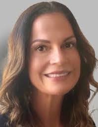 Kelly Capes's Instagram, Twitter & Facebook