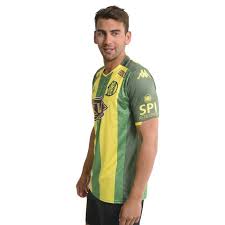 Otro detalle no menor es la presencia de tres camisetas del fútbol argentino. Camiseta Kappa Aldosivi Kombat Home Player 2019 2020 Open Sports