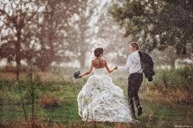 30 Romantic Rainy Wedding Day Photos Rainy Wedding Rain Wedding Rainy Wedding Photos