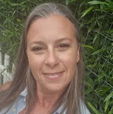 Looking for drinks. I drink seltzers and tea. Getting a little bored.