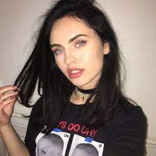 Puzzled confused woman dressed casually with long dark hair, thinking about next step, not knowing what to do. Pin By Datboihobi On Visage Black Hair Pale Skin Hair Pale Skin Dark Hair