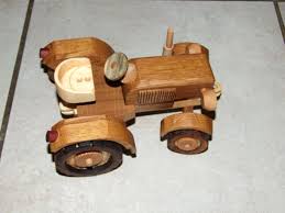Seit ich das reinigen musste bin ich der grösste fan meiner motorsägenkiste. Traktor Aus Holz Bauanleitung Zum Selberbauen 1 2 Do Com Deine Heimwerker Community Spielzeug Traktor Holzspielzeug Kinderspielzeug