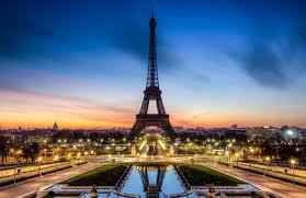 简介： 埃菲尔铁塔（法语：la tour eiffel；英语：the eiffel tower）矗立在塞纳河南岸法国巴黎的战神广场，它是世界著名建筑、法国文化象征之一、巴黎城市地标之一、巴黎最高建筑物。 被法国人爱称为铁娘子 。精品壁纸站专注于电脑、平板、手机桌面壁纸，免费提供最好最清晰的壁纸图片下载。 å·´é»Žå£çº¸å›¾ç‰‡å£çº¸ å·´é»Žå£çº¸å£çº¸å¤§å…¨ä¸‹è½½ Tt98å›¾ç‰‡ç½'
