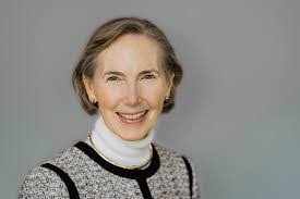 Ellen Hackett's Instagram, Twitter & Facebook