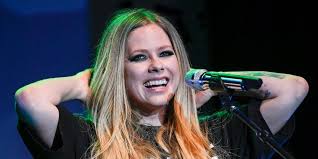 Avril lavigne joined tiktok with a take on her hit 'sk8er boi' featuring an epic cameo from tony hawk — read more. 1lckgjvr8zk1lm