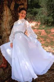 Se vi affascinano le icone del passato molto più delle influencer del presente, il miglior vestito da sposa per voi è quello che sa essere discreto e allo stesso tempo farsi notare. Abito Sposa Anni 70 Archivi Vintachic
