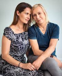 Martina navratilova and wife, julia lemigova posing together on september 2017. 16 Lesb Ideas Actori Coafuri Vedete