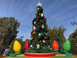 Discover san diego's best holiday & christmas shows in 2020/21. Video Photos Seaworld San Diego Celebrates Its 2019 Christmas Celebration With New Shows Characters Laughingplace Com