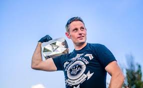 Youtube Stunt Scientist The King Of Random Blasts Past 10 Million Subscribers Tubefilter
