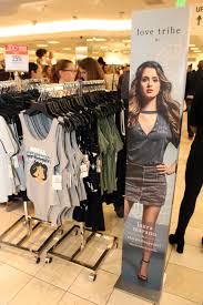 In season 3, she becomes even more confident and mature at the same time. Disney Inspired Fashion Line Love Tribe Debuts With Help Of Austin Ally Star Laura Marano Laughingplace Com