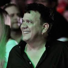 Carlos Bloom (@carlosbloom)