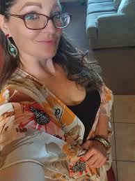 Hey y'all, so, I have a question or 2 really. I went through the free  training and I got my business name and email set up. Next I got the domain  name