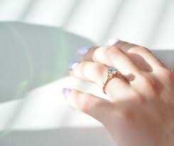 Que vous soyez à la recherche d'idées pour une belle demande en mariage ou que vous souhaitiez juste rêver, voici des témoignages qui donnent envie de dire un grand oui ! Demande En Mariage Trouver La Bague De Fiancailles Parfaite