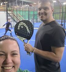 Sjove timer og sved på panden: Lej jeres egen padelbane i Ølstykke Tennis &  Padelklub