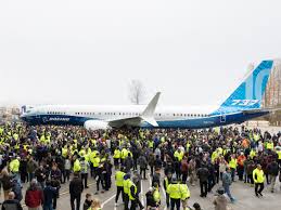 Boeings randy tinseth has said that the 737 max 10 will offer the same capacity as the slightly longer airbus a321neo, but will be 2.8 tons lighter, have lower fuel consumption and slightly greater range. 737 Max Boeing Quietly Launches 737 Max 10 New Version Of Plane