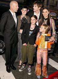 I Still Love Demi Says Ex Husband Bruce Willis Demi Moore Kids Demi Moore Cute Celebrities