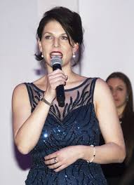 Die als resolut beschriebene richterin war zuletzt als juristische mitarbeiterin am. Polizeiball Die Eroffnung Mit Frau Staatssekretarin Karoline Edtstadler Salzburg Stadt