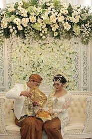 Pernikahan Adat Jawa Kental Di Kota Semarang The Bride Dept Pernikahan Dekorasi Pernikahan Tema Pernikahan