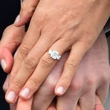 Prince harry helped design the ring with help from his late mother princess. Meghan S Trilogy Diamond Engagement Ring Meghan Markle S Custom Engagement Ring D Meghan Markle Engagement Ring Royal Engagement Rings Meghan Markle Engagement