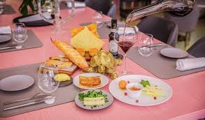 Pierre S Bistro Bar د بي تعليقات حول المطاعم Tripadvisor