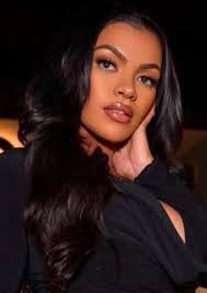 Lisa Zarate's Instagram, Twitter & Facebook