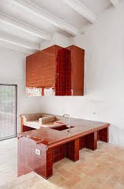 Una Masia De Arquitectura G Para Perderse Entre Sus Laberinticos Muros Diariodesign Com In 2020 House Interior Kitchen Interior Interior