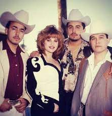 La primera dama del corrido was a superstar in mexico until her tragic death in 2012. Jenni And Her Brothers Lupillo Juan Gustavo Jenni Rivera Celebrities Jenny