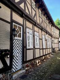 Wer sich entscheidet ein haus in uelzen zu bauen, sollte sich über seine finanziellen mittel holen sie jetzt konditionen und preise für hausbau in uelzen ein und vergleichen sie die angebote bequem. Datei Altestes Haus In Uelzen Juni 2019 Jpg Wikipedia