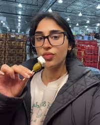 Sandy Maki's Instagram, Twitter & Facebook