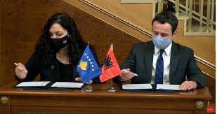 Maliqi thotë se kjo është e pamundur pasi rezultatet e marra nga osmani dhe kurti, në zgjedhjet e 6 tetorit janë edhe vota të partive ku ata bëjnë pjesë. Albin Kurti Dhe Vjosa Osmani Ne Konference Per Media Dardania Press
