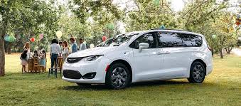 Explore the battery pack, wheelbase, cargo space and more on this family minivan today. Shop West Covina Online 2020 Chrysler Pacifica Hybrid Puente Hills Chrysler Dodge Jeep Ram