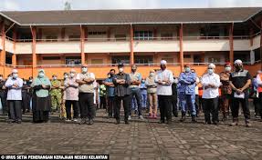 Maybe you would like to learn more about one of these? Upknkelantan Auf Twitter Sekitar Lawatan Yab Perdana Menteri Ke Pusat Pemindahan Banjir Di Rantau Panjang Ketibaan Yab Perdana Menteri Di Sambut Oleh Yab Dato Bentara Kanan Menteri Besar Kelantan Yb Dato Timbalan
