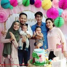 Net worth, overview, biography, birthday, family, and many more. 8 Foto Anak Diana Farid Aurora Sambut Birthday Pertama Sedar Tak Sedar Anak Kedua Pasangan Diana Danielle Dan Farid Kamil Yang Bern Birthday Diana Aurora